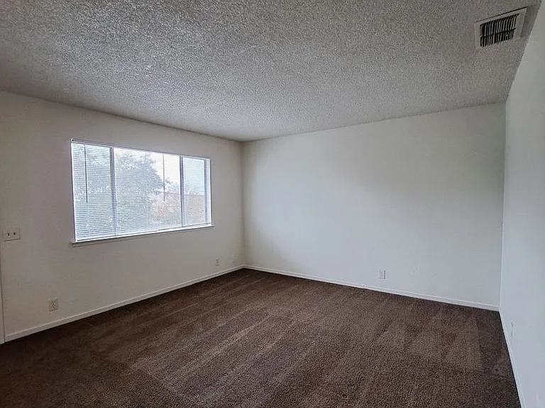 4730 E. Lamona Ave. — Photo 7