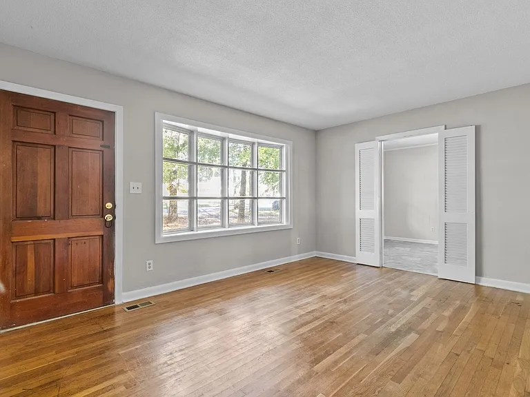 7505 Crown Ave — Photo 7