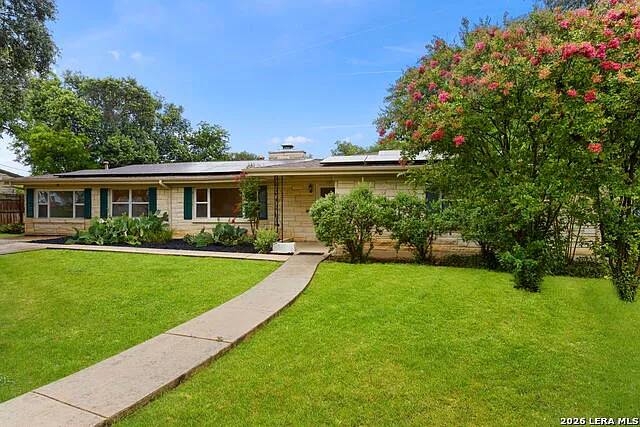 3 bed, 3.0 bath, 2362 sqft, $2,100 — Photo 2