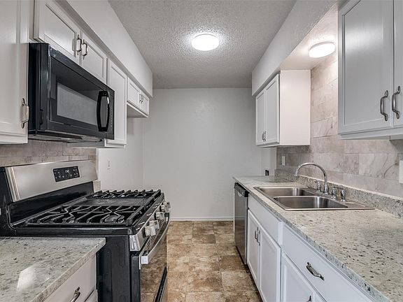 5th image of 1638 Evergreen Dr