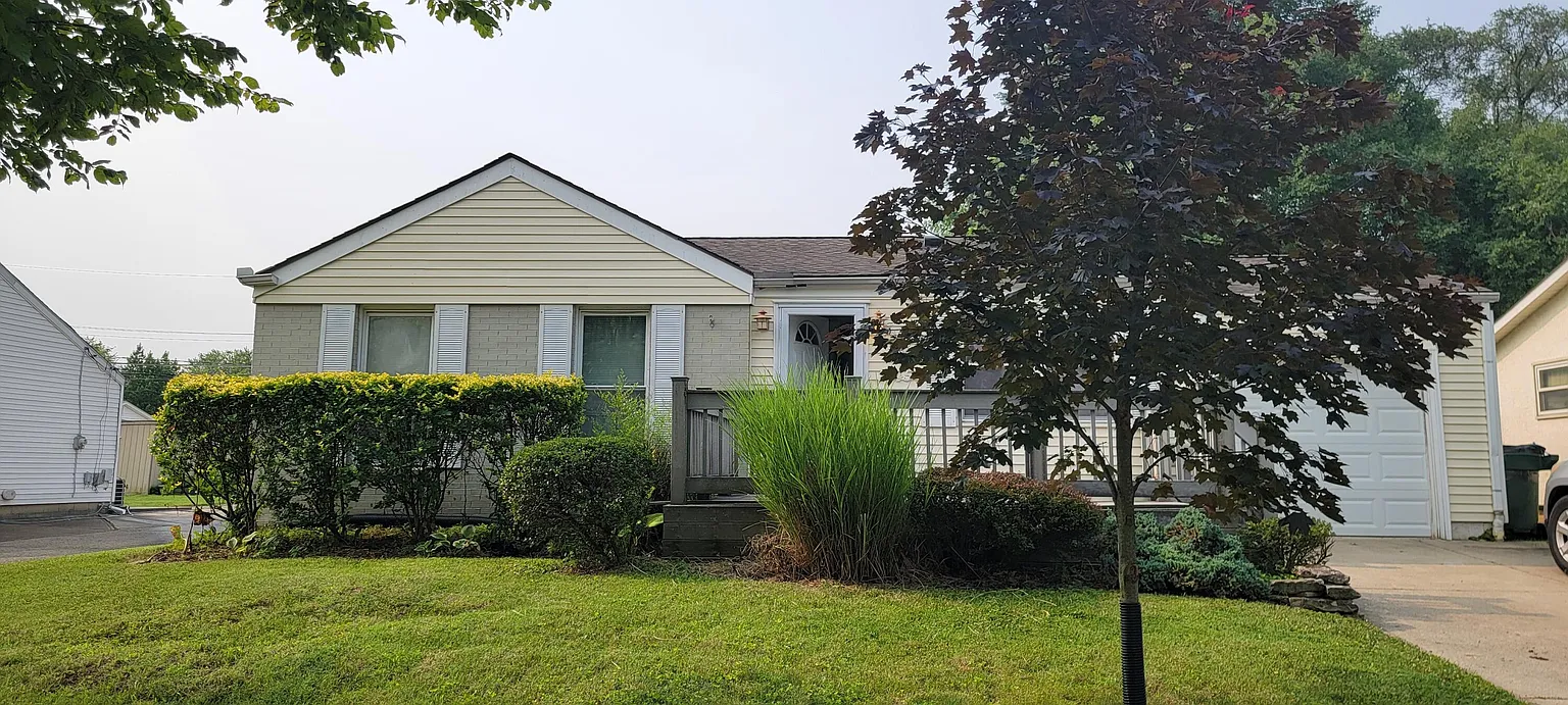 1445 Cardwell Sq S photo 1