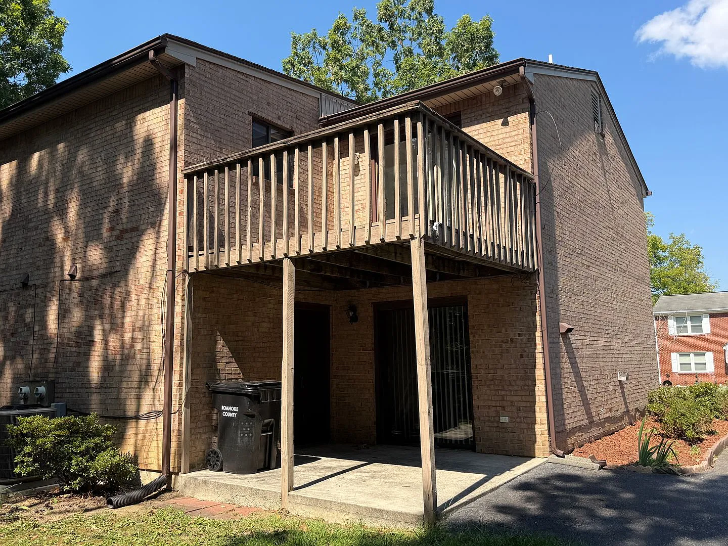 Roanoke County Townhouse — Photo 2