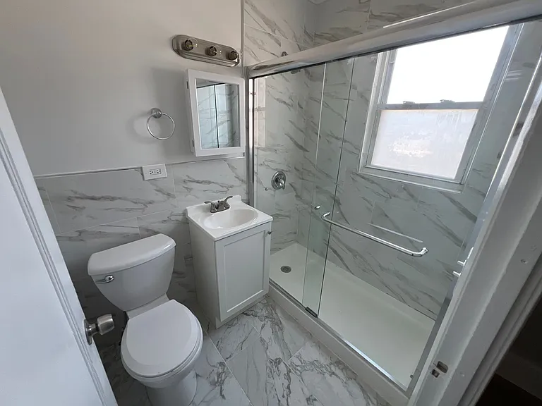 3434 W Montrose Ave — Photo 3