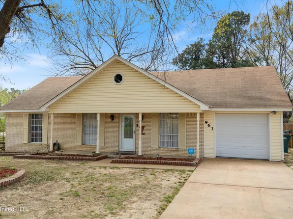 961 Charter Oak Dr, Southaven, MS 38671