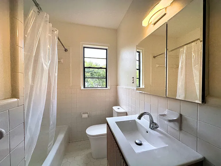 122 Demouy Ave #1/2 — Photo 15