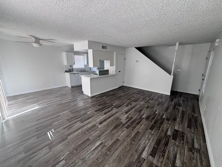 5245 Golden Ln — Photo 4