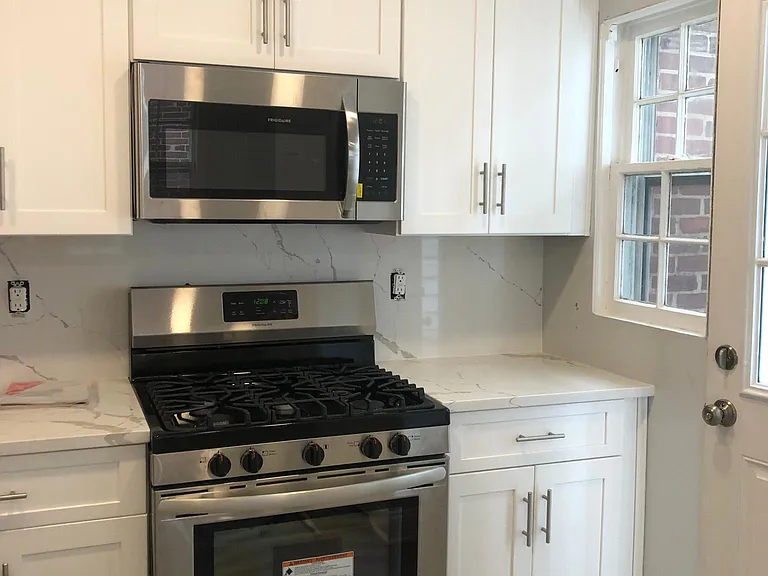 2018 N Troy St — Photo 3
