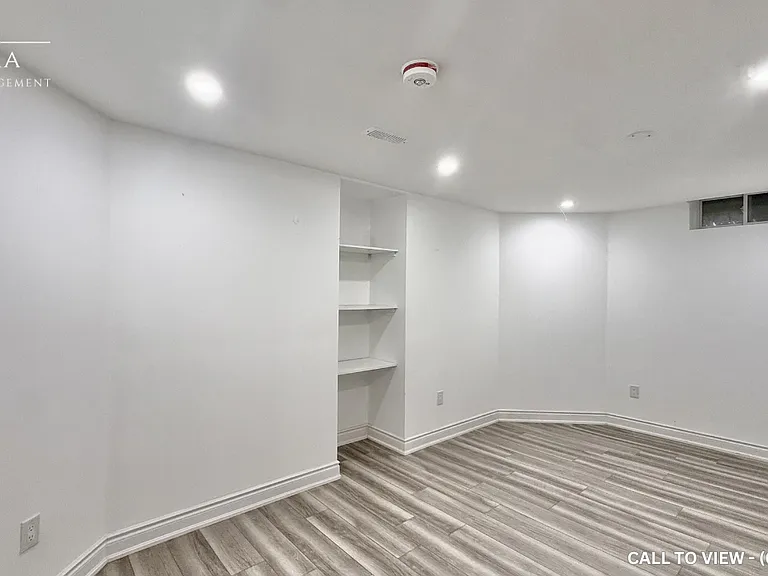 48 Temple West Cres #2 — Photo 5