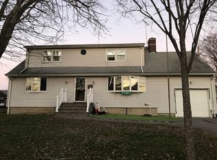 11 W Shore Rd, Bay Shore, NY 11706