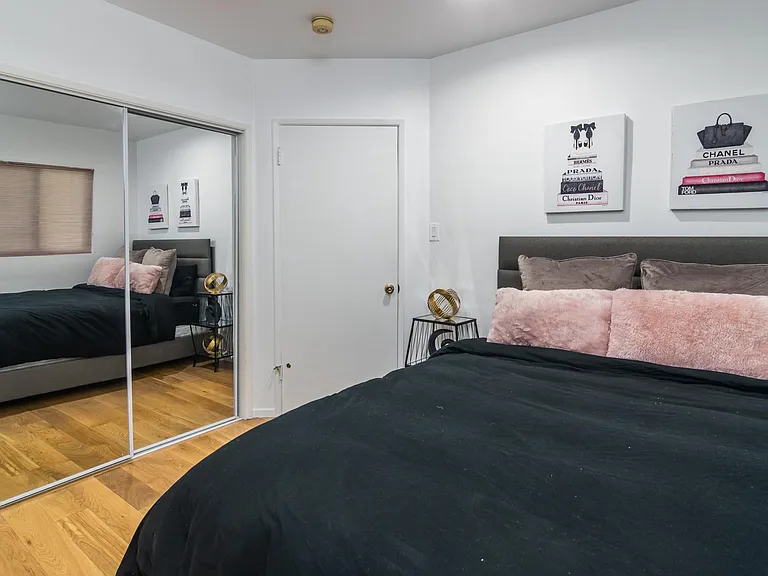 6135 Wilkinson Ave — Photo 25