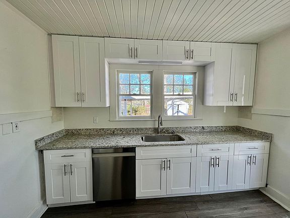 5th image of 2998 Memorial Dr SE