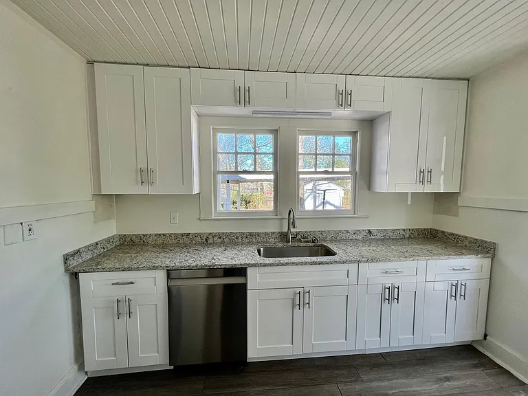 2998 Memorial Dr SE — Photo 5