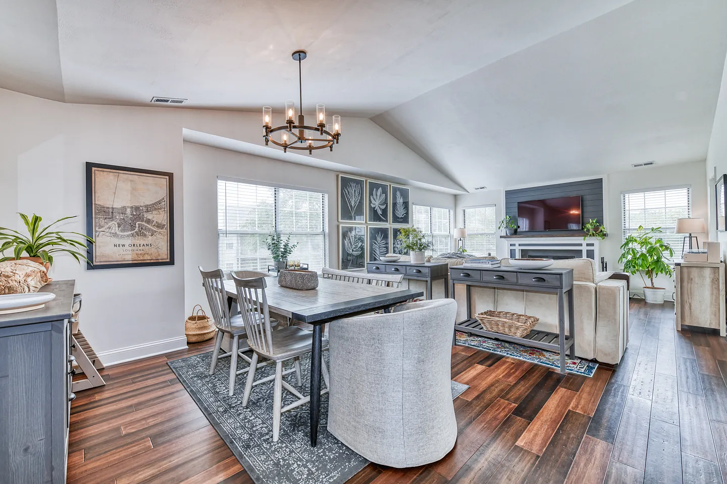 3 bed, 1550 sqft, $3,200 — Photo 1