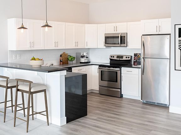 3rd image of 52 Leonard St #91a681f7d