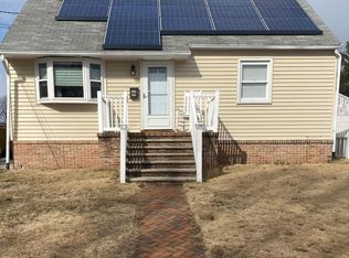 1051 Farragut Rd, Bellmawr, NJ 08031