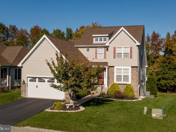 1290 Creekside Ln, Quakertown, PA 18951