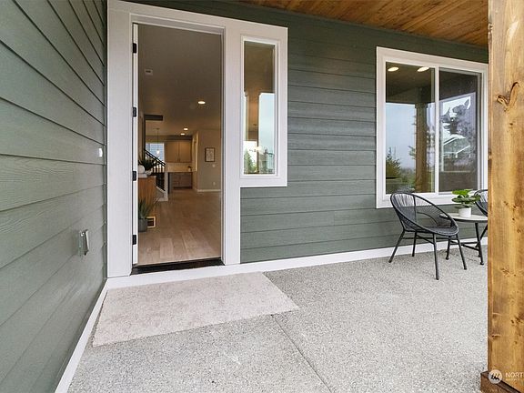 4th image of 6000 42nd Street NE