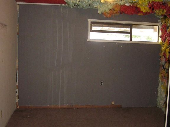 4th image of 2574 Sheldon Dr
