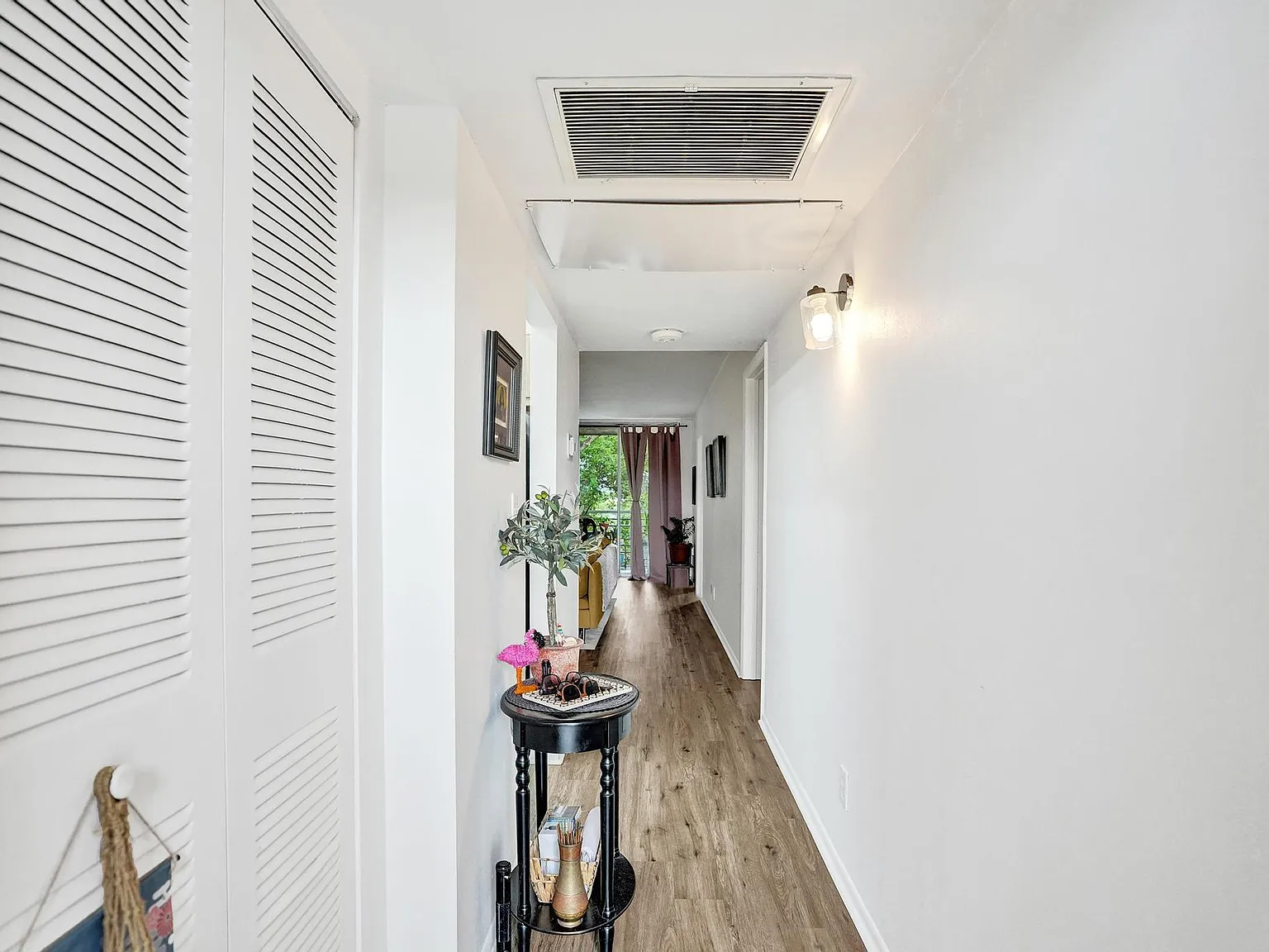 2 bed, 2.0 bath, 900 sqft, $2,000 — Photo 3