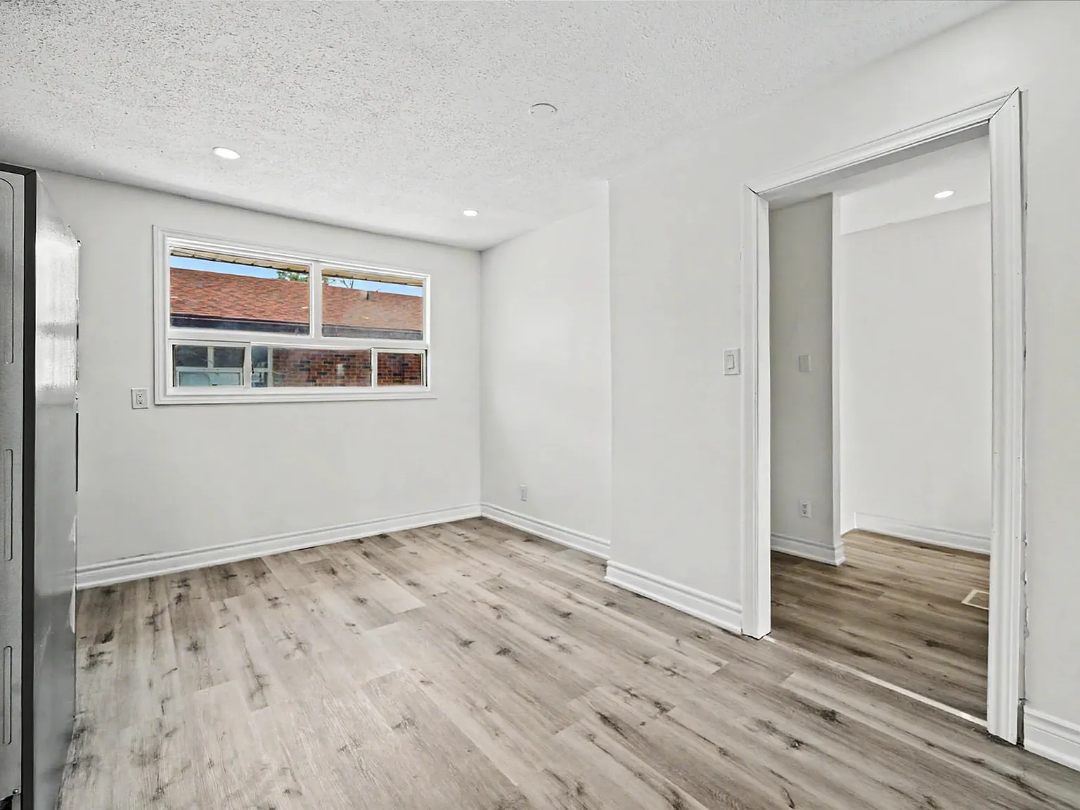 82 Mary Street West — Photo 2