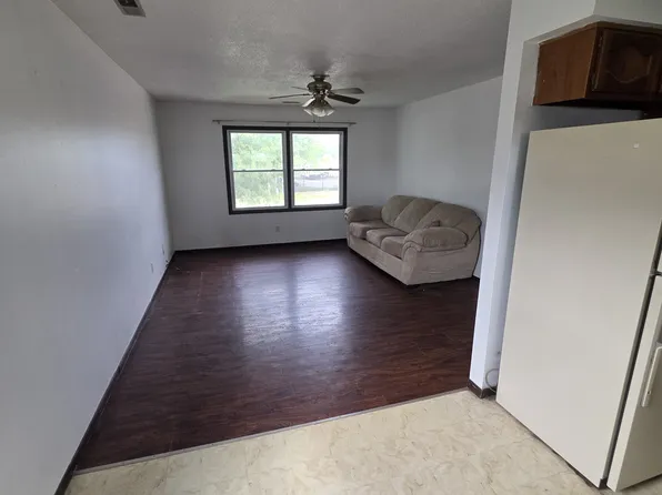 805 Robins Rd #807, Hiawatha, IA 52233
