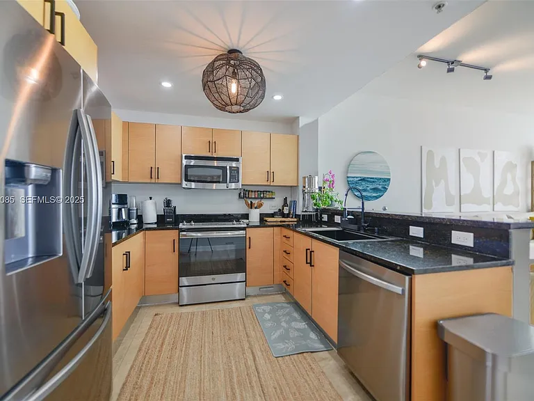 725 NE 22nd St #8D — Photo 10
