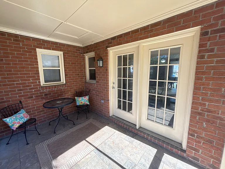 73 Hawthorne Apts — Photo 14