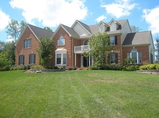 5 Erin Ct, Kendall Park, NJ 08824