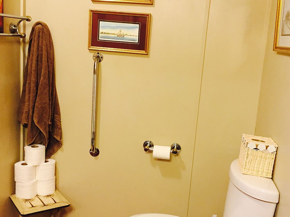 Master Bathroom Toiletry 