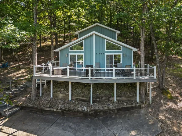 11855 White Oak Dr, Garfield, AR 72732