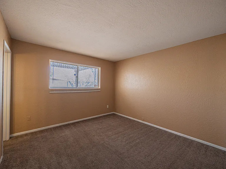 2130 W Cortez St — Photo 12