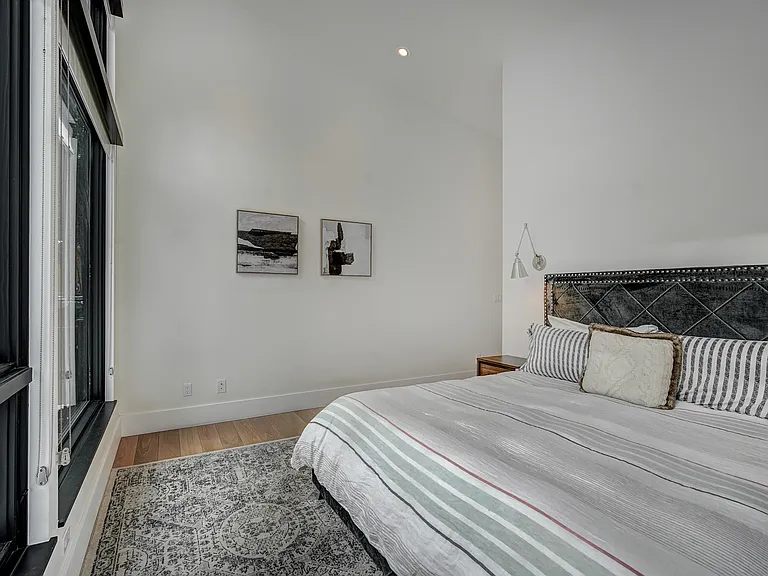 52 Brook St — Photo 12