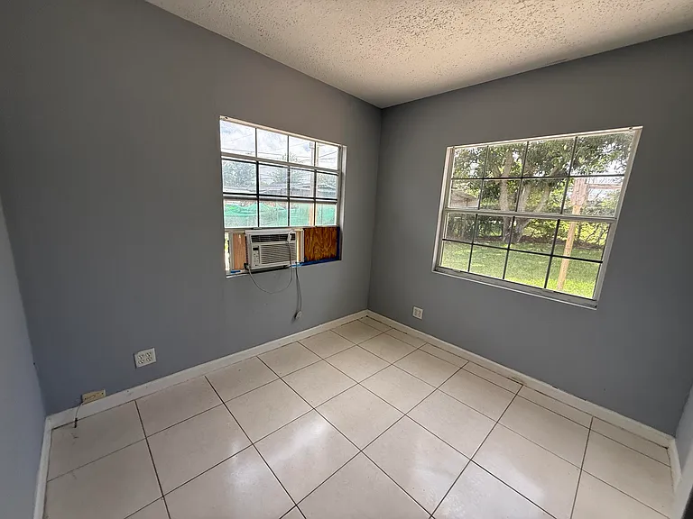 2519 Griffin Sq — Photo 7