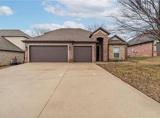 905 SW Caprington St, Bentonville, AR 72712