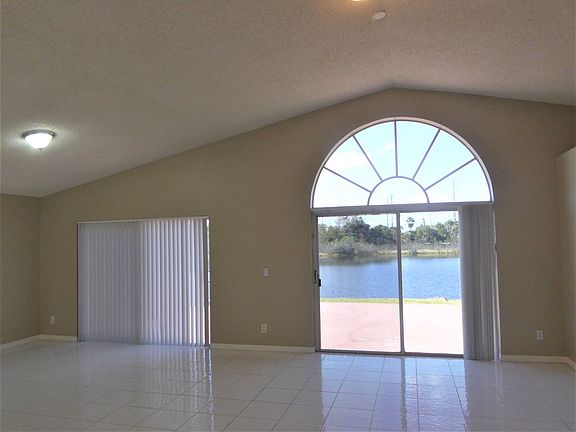 5th image of 1800 SW 183rd Ter