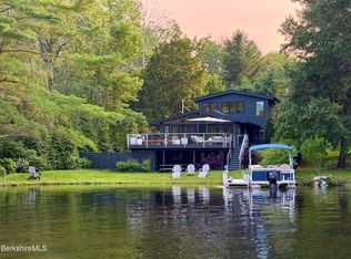 19 Buckingham Ln, Monterey, MA 01245