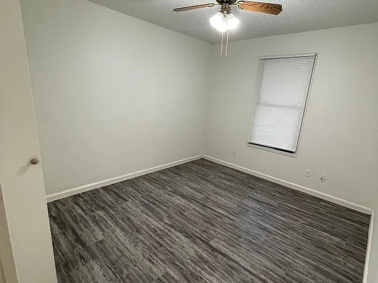Westway Apartments — Photo 4