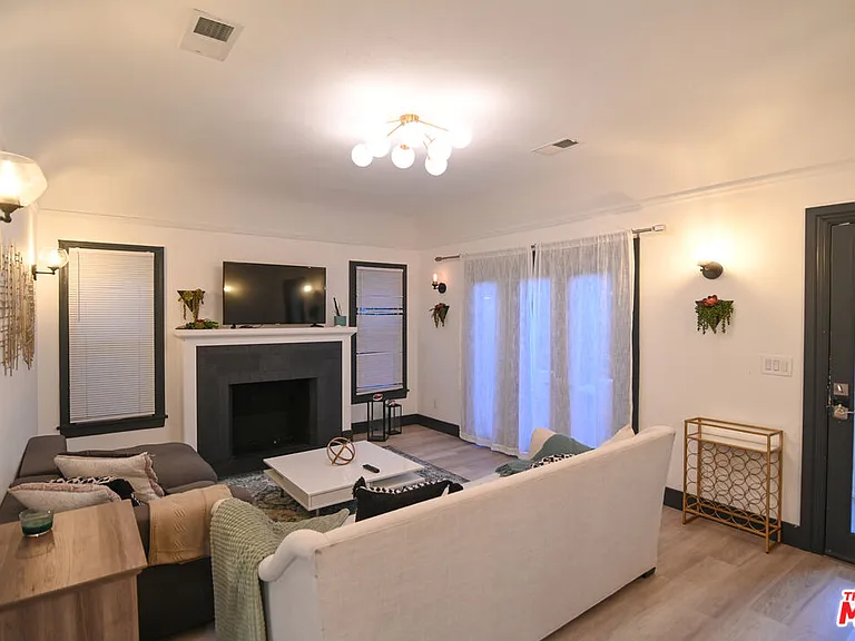 1019 N Orange Grove Ave — Photo 30