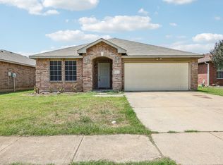 8832 Elk Creek Ln, Fort Worth, TX 76123