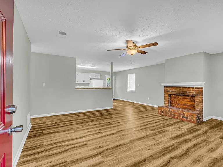 117 Blackmor Ct — Photo 5