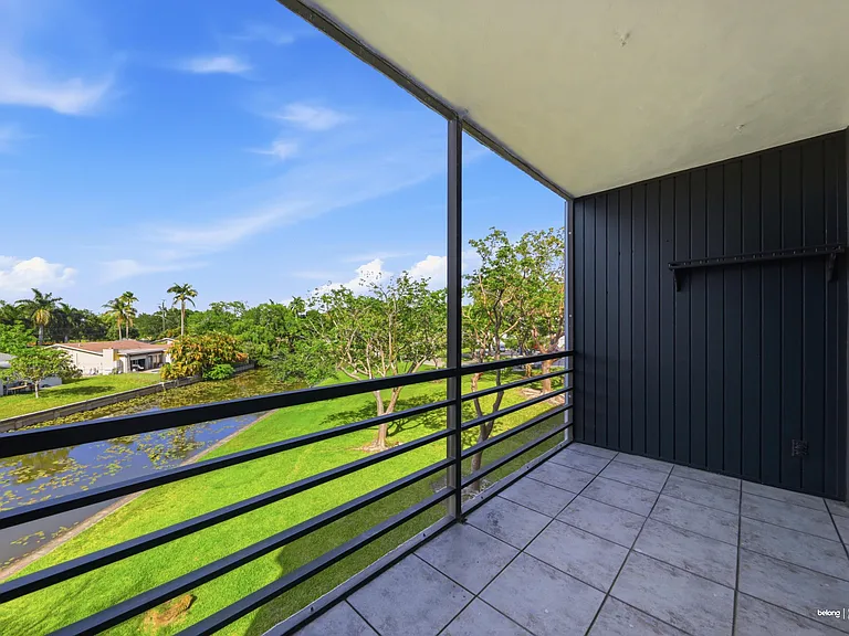 121 Royal Park Dr #3A — Photo 4