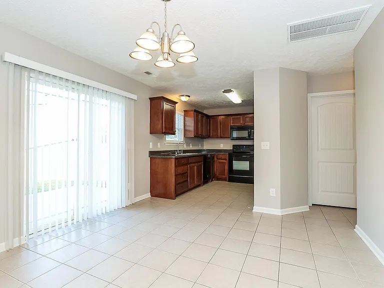 607 Rock Glen Trce — Photo 6