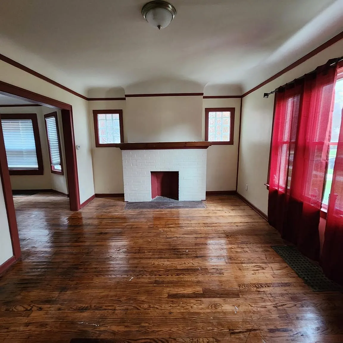 2 bed, 1.0 bath, 1296 sqft, $1,150 — Photo 2