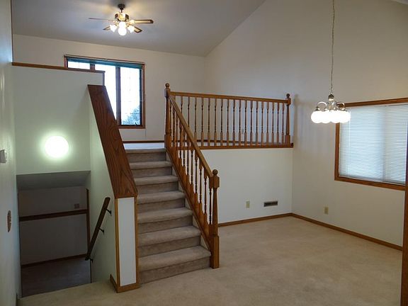 5th image of 465 Sunset Dr SW