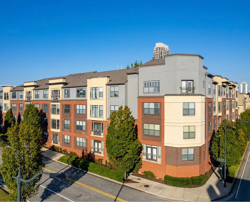 Modern 1BR Condo with Garage Parking in Atlanta — Photo 1