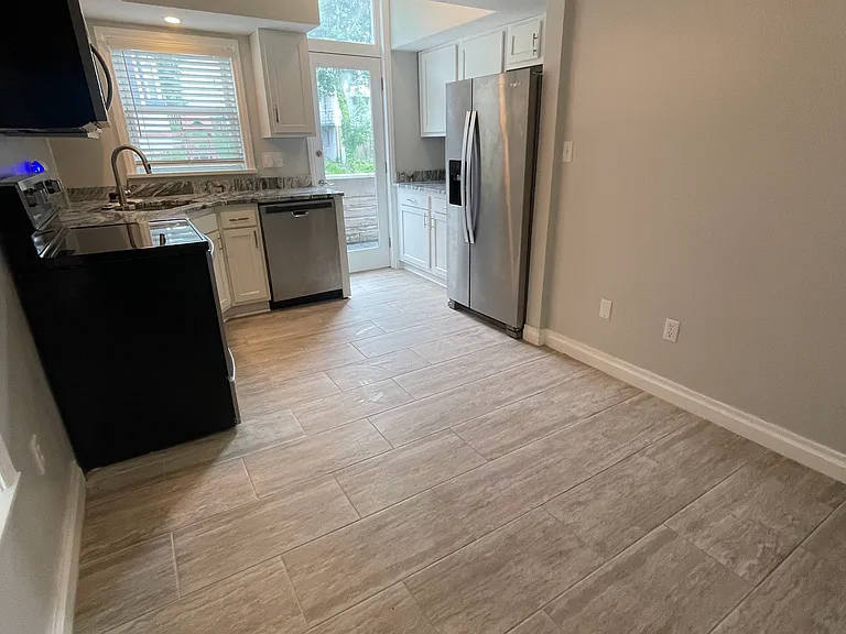 Fully equipped eat in kitchen