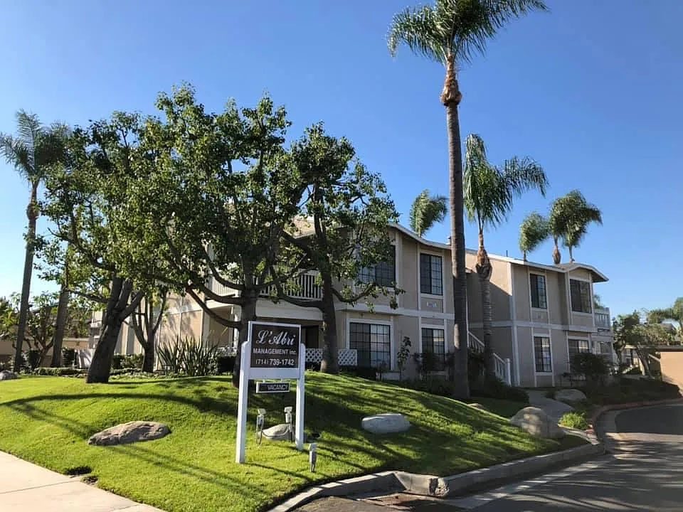 2 bed, 950 sqft, $2,650 — Photo 2