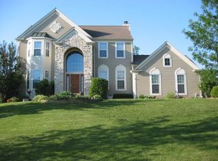 N101W14697 Raintree Dr, Germantown, WI 53022