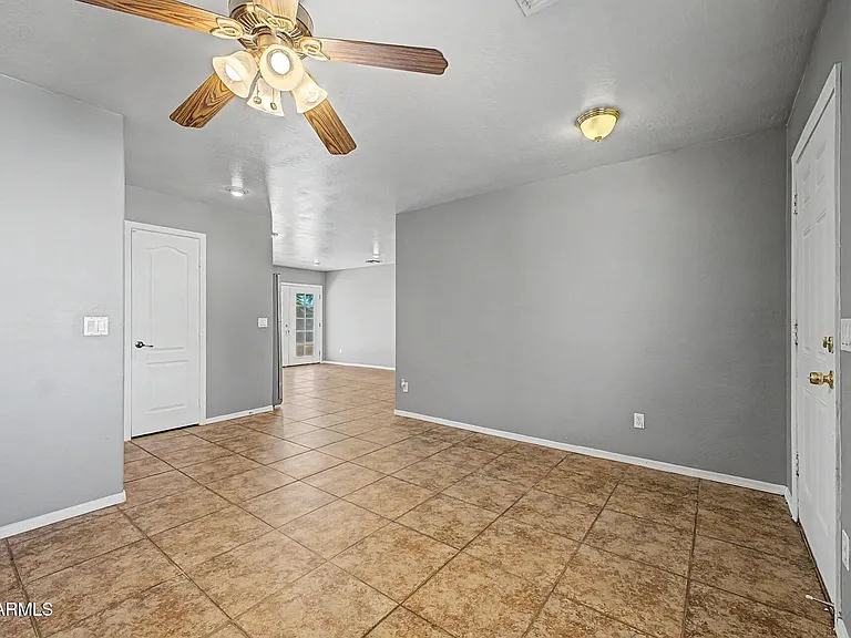11207 W Hopi St — Photo 8