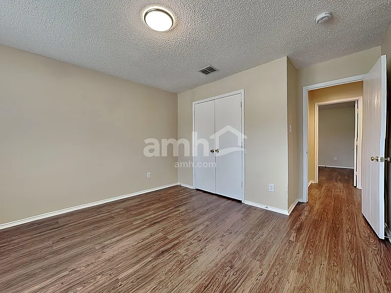 1430 Stewart Dr — Photo 15